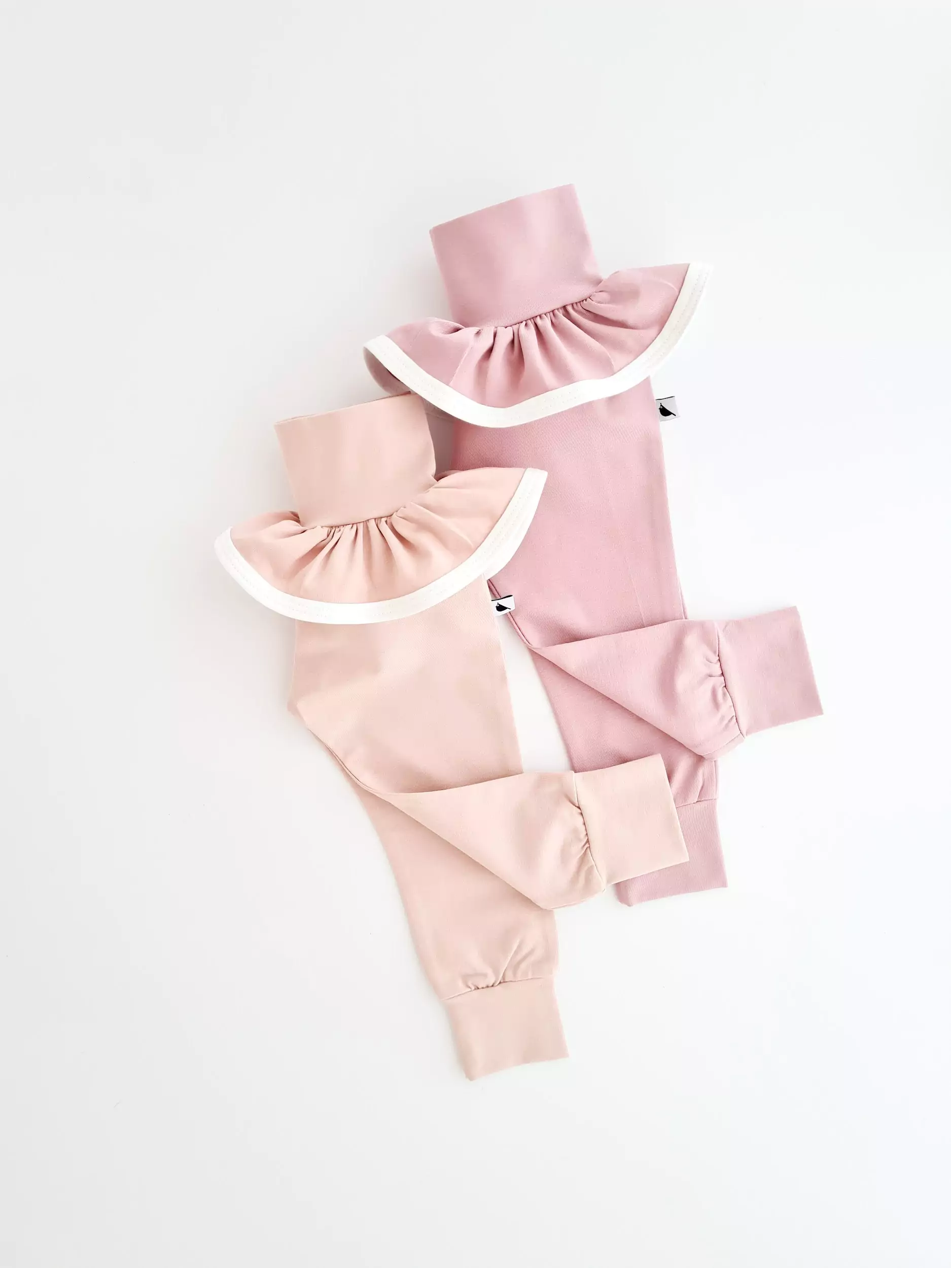 Trousers with ruffles and retro hem