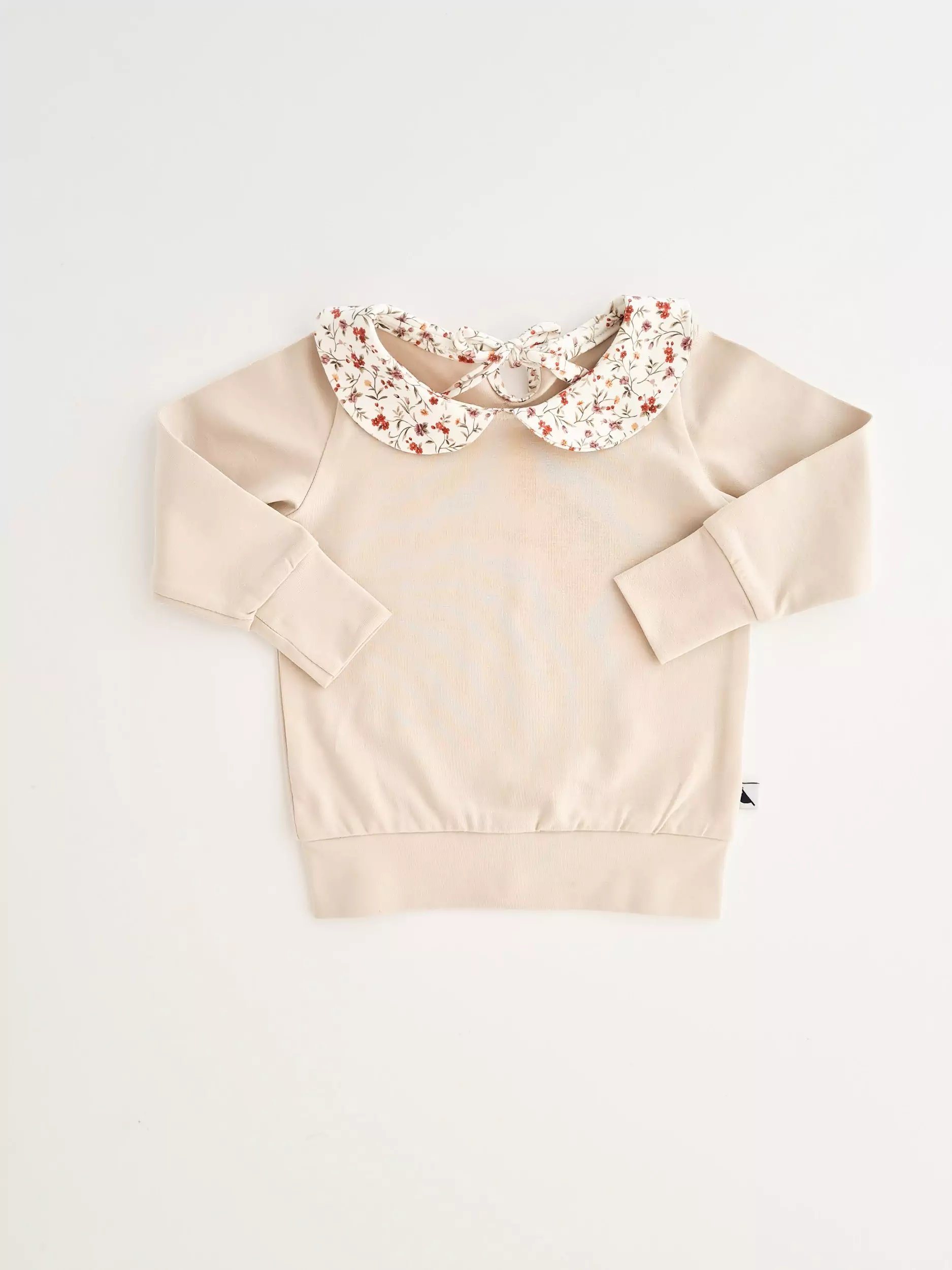 Classic jumper with Peter Pan collar
