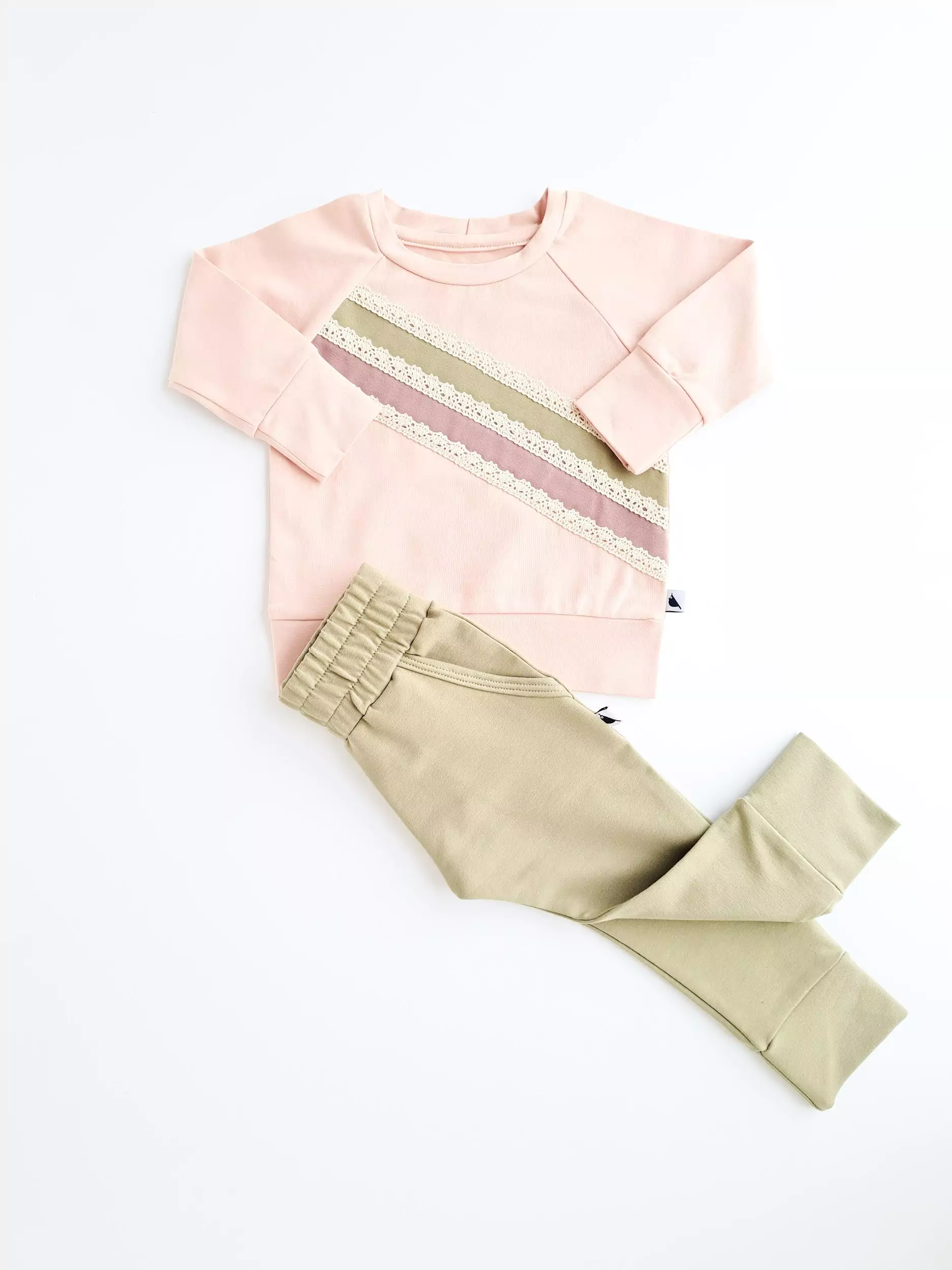 Pink – olive green set with diagonal stripes