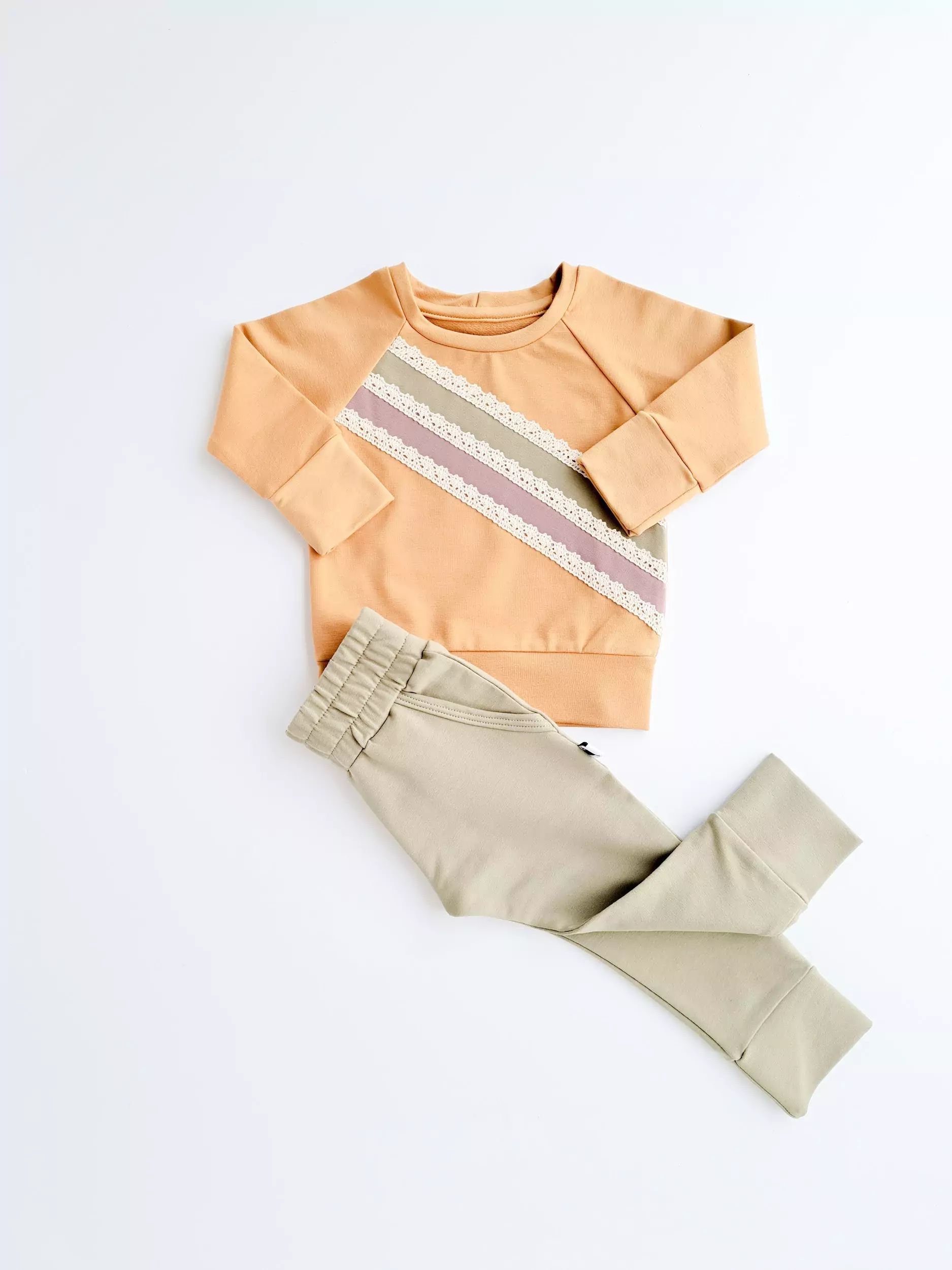 Mustard – olive green set with diagonal stripes